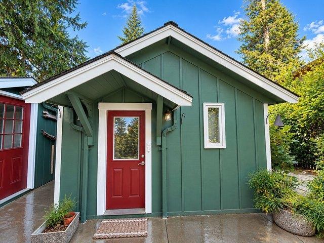 9986 NE Ewing St, Bainbridge Island, WA 98110