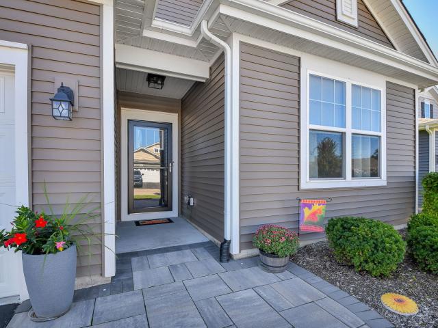 999 Crestview Lane