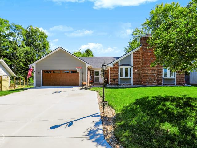 999 Shoreline Circle