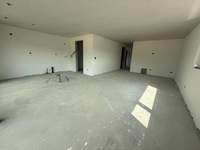 999 Zimmer, 112 m², Untergeschoss