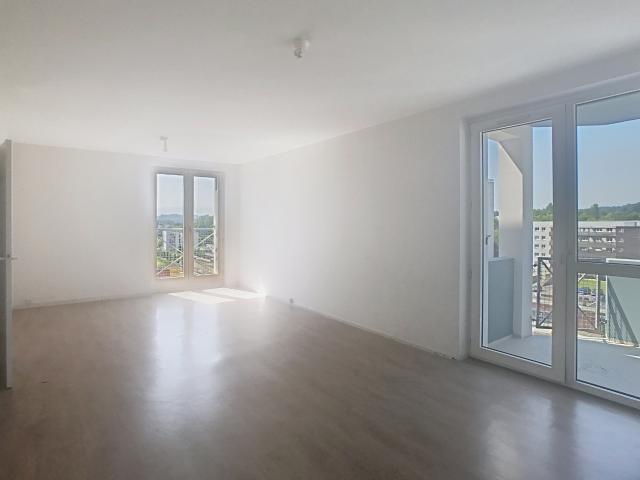 T5 rénové 98 000 € Vue Pyrénées Balcon, cave Mourenx centre