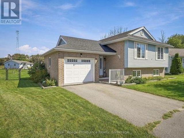 99 Westwind Crescent, Prince Edward County Wellington, ON, K0K 3L0 house for sale | Listing ID X13790 | Royal LePage