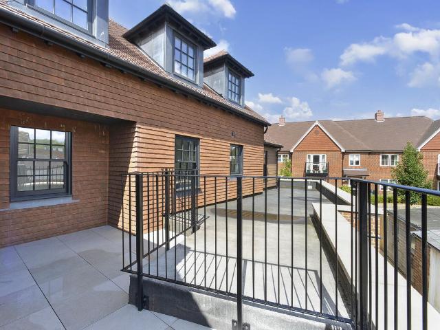 99 High Street, Cranleigh GU6, 1 bed flat to rent, £1,350 pcm | PrimeLocation