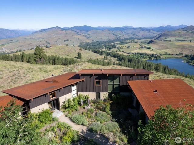 99 Hilltop Drive, Winthrop, US, WA
