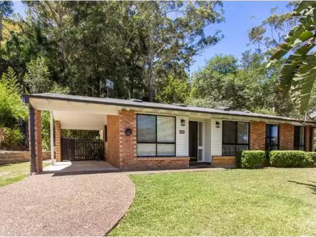 99 Lake Shore Drive, North Avoca House for rent Listed by Tam.