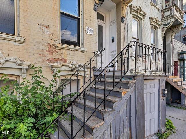 99 Lark Street