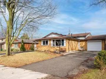 Hamilton, Ontario, Ontario - Garden, Fireplace