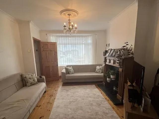 99 Pembroke Avenue, Enfield Highway, London, EN1 4HA, United Kingdom | 3 bed duplex for rent #138775471 | Rentberry