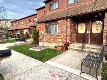 99 Stonegate Drive, Unit 226