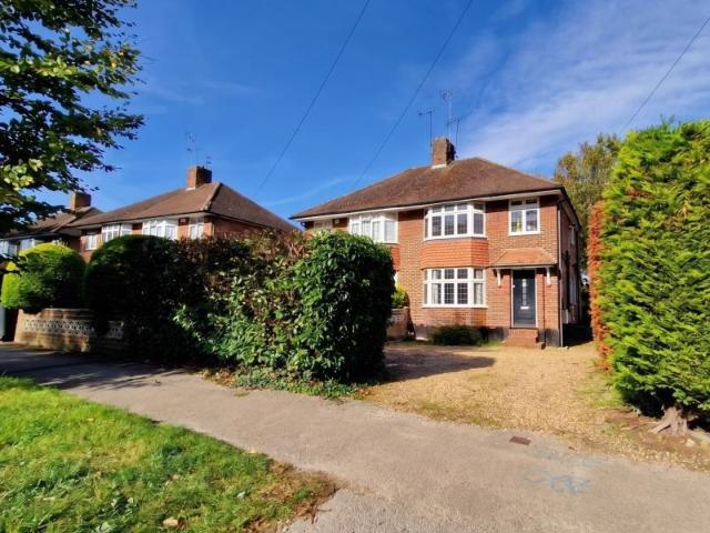 99A Oriental Road, Woking GU22 2 bed maisonette to rent £1,900 pcm £438 pw