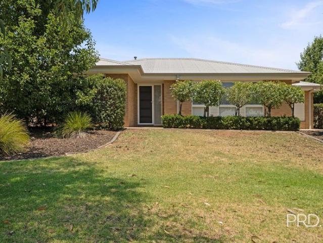 9 Murndal Place, Bourkelands NSW 2650