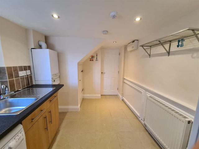 9 Mansion Gardens, Whittlesey, Peterborough PE7, 2 bed property to rent, £900 pcm | PrimeLocation