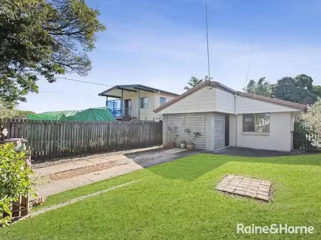 9 Marine Street, Redland Bay, QLD 4165