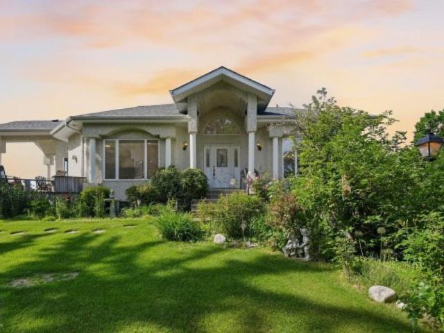 9 Martin Road, Rural Lac Ste. Anne County, AB, T0E 1A0 Luxury House for sale | Listing ID E4498 | Royal LePage Carriage Trade Luxury Properties