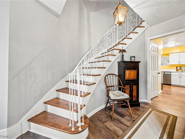 9 Meadowlawn Drive 6