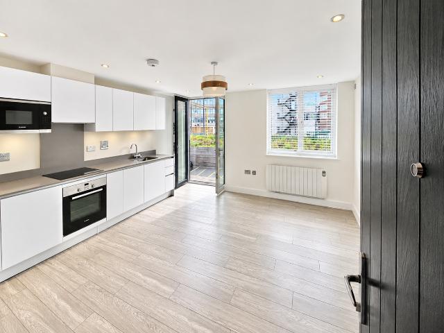 9 Mellor Road, Cheadle Hulme, Cheadle SK8, 1 bed flat to rent, £1,150 pcm | PrimeLocation