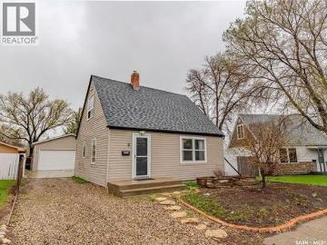 9 Minto Place, Saskatoon, SK, S7L 1C4 house for sale | Listing ID SK036353 | Royal LePage