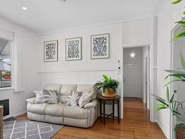 9 Moffatt Street, Ipswich, QLD 4305