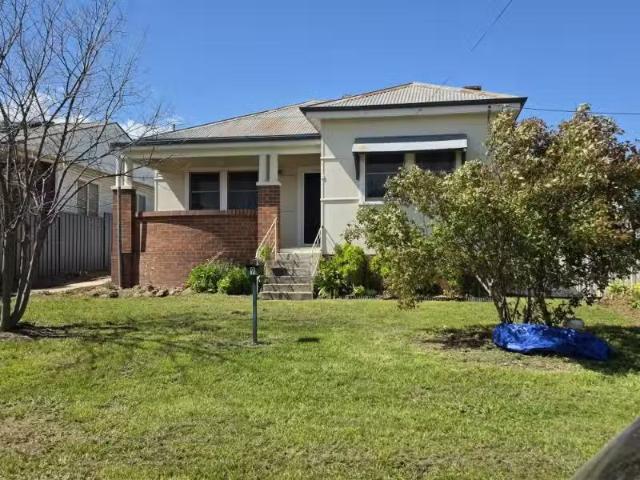 9 Nelson Street, COWRA House for rent Listed by Sally Thurtel.