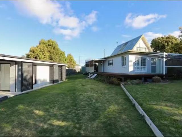 9 Nelson Street, NANA GLEN House for rent Listed by Jodie Pri.