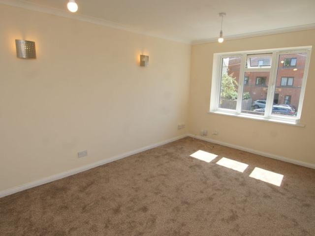 9 Oak Manor Drive, CHELTENHAM GL526SZ