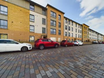 9 Oatlands Square, G5 0GZ 2 bed ground floor flat to rent £1,075 pcm £248 pw