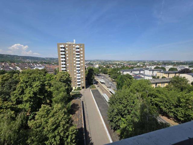 9 OG Stuttgart Giebel, ideal geschnittene 3 Zim Wohnung in einem Mehrfamilienhaus mit Balkon
