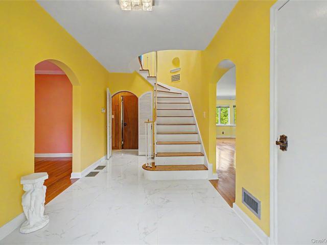 9 Old Pond Road