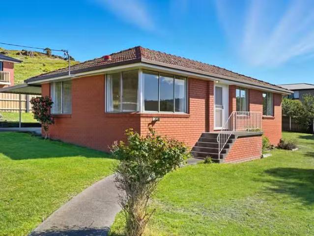 9 Atkins Street, ROKEBY, TAS 7019 House for Rent
