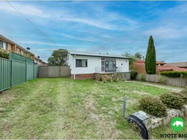 9 Adams Street, Queanbeyan House for rent Listed by Louise Sm.