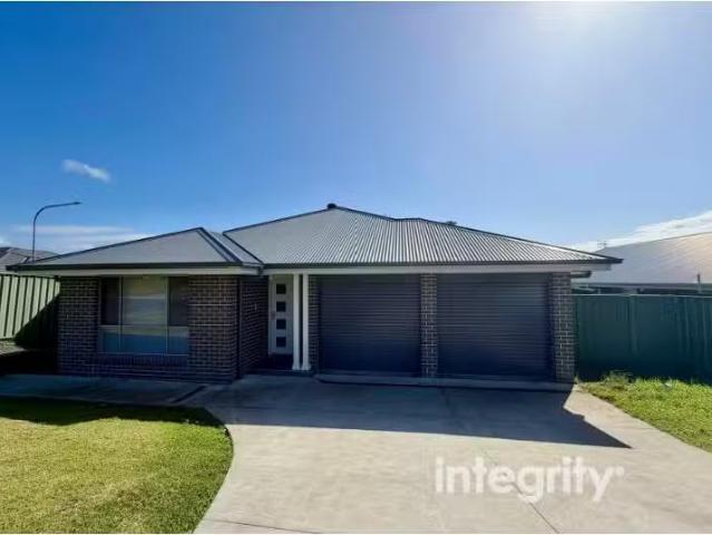 9 Adele Close, Nowra House for rent Listed by Christopher Jen.