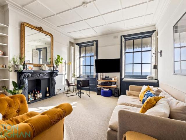 9 Arundel Terrace, East Sussex BN2 2 bed apartment to rent £1,850 pcm £427 pw