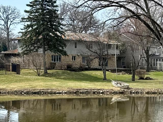 9 Buckingham Drive