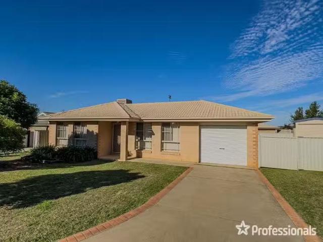 9 Burdekin Place, WESTDALE House for rent Listed by Erin Wats.