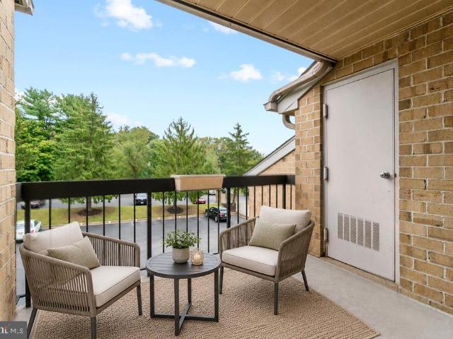 9 Bailiffs Court # 301