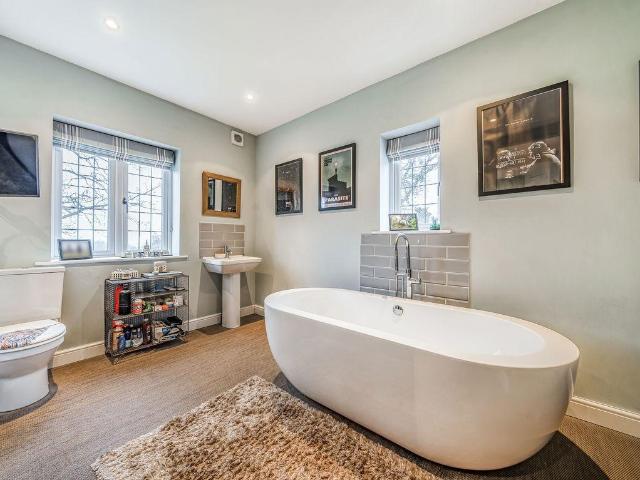 9 bed house for sale