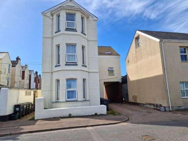 9 bed house for sale
