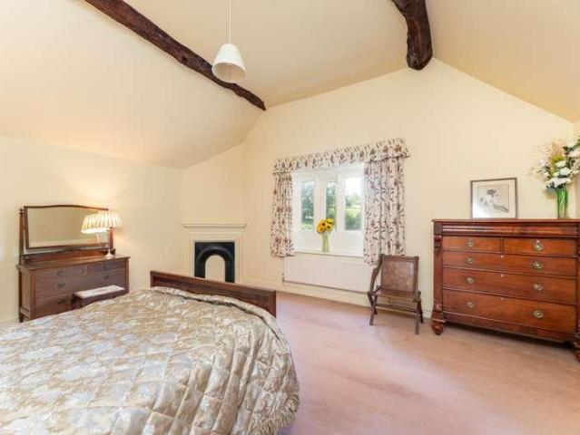 9 bed house for sale