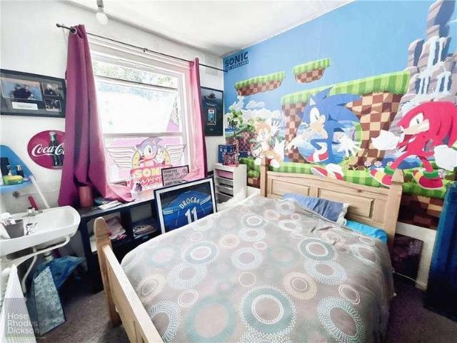 9 bed house for sale