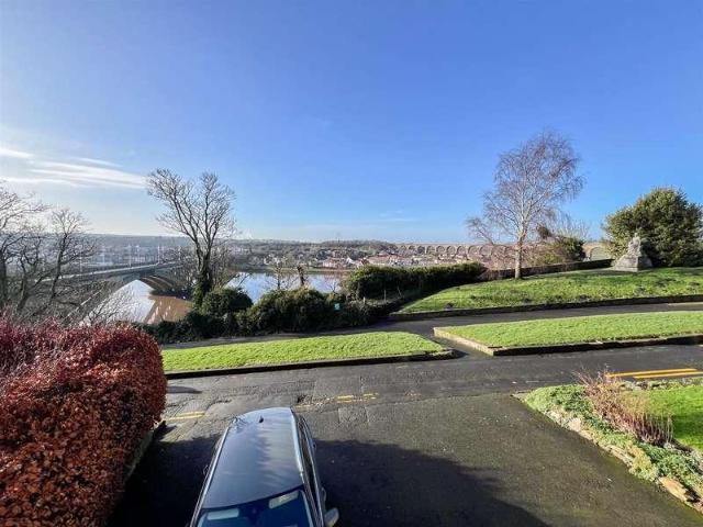 9 bed house for sale