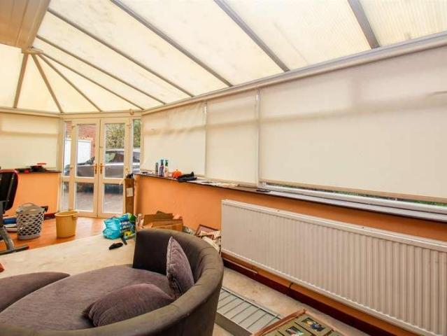 9 bed house for sale