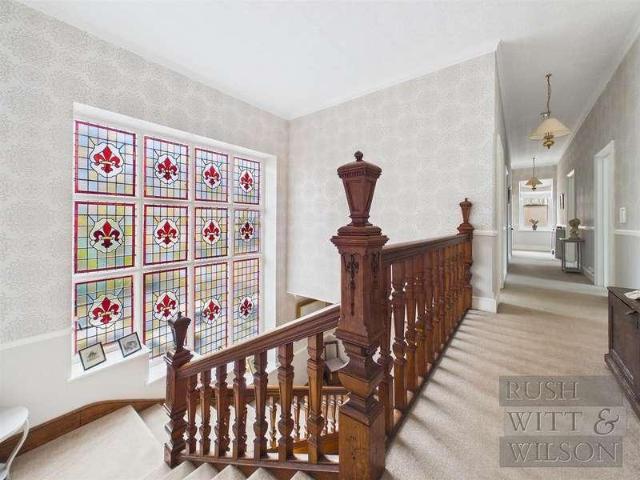 9 bed house for sale