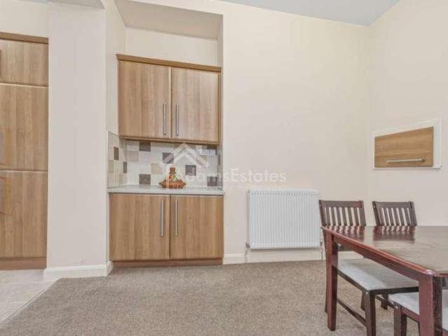 9 bed house for sale