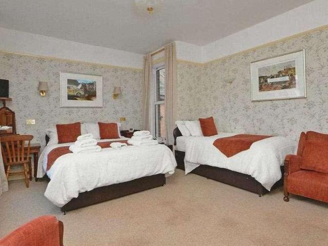 9 bed house for sale