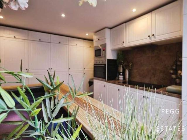 9 bed house for sale