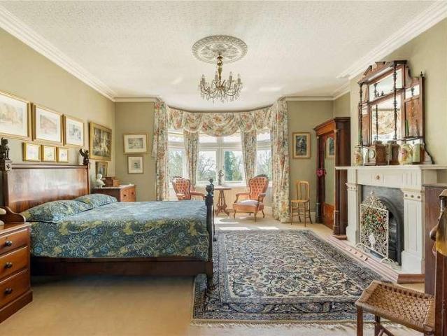 9 bed house for sale
