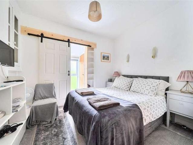 9 bed house for sale