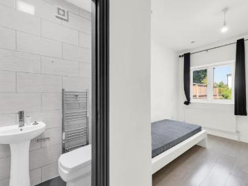 9 bed house for sale