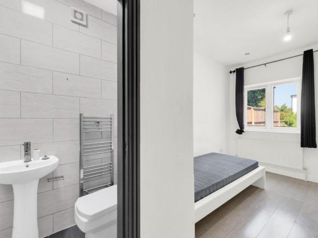 9 bed house for sale