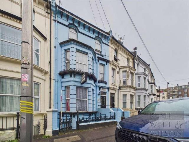 9 bed house for sale